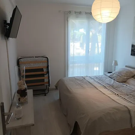 Agreable Proche - Linge De Lit Et Toilettes En Option