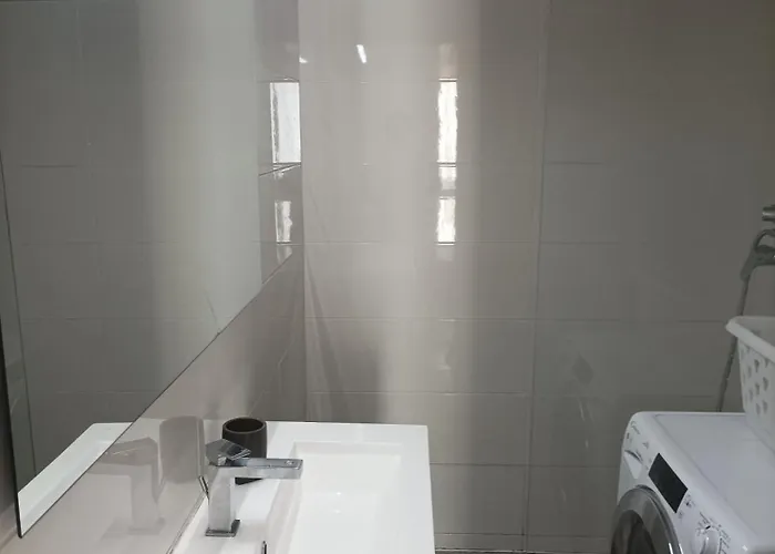 Agreable Proche - Linge De Lit Et Toilettes En Option *