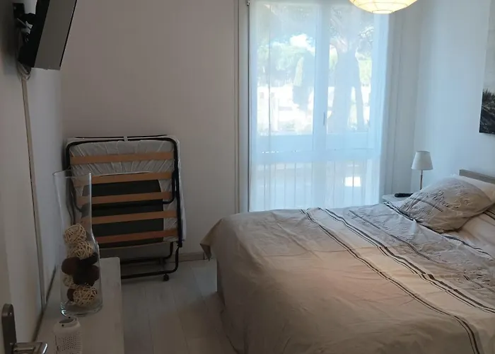 Agreable Proche - Linge De Lit Et Toilettes En Option
