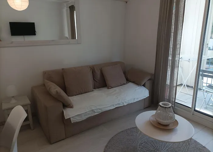 Agreable Proche - Linge De Lit Et Toilettes En Option Λα Γκραντ-Μοτ